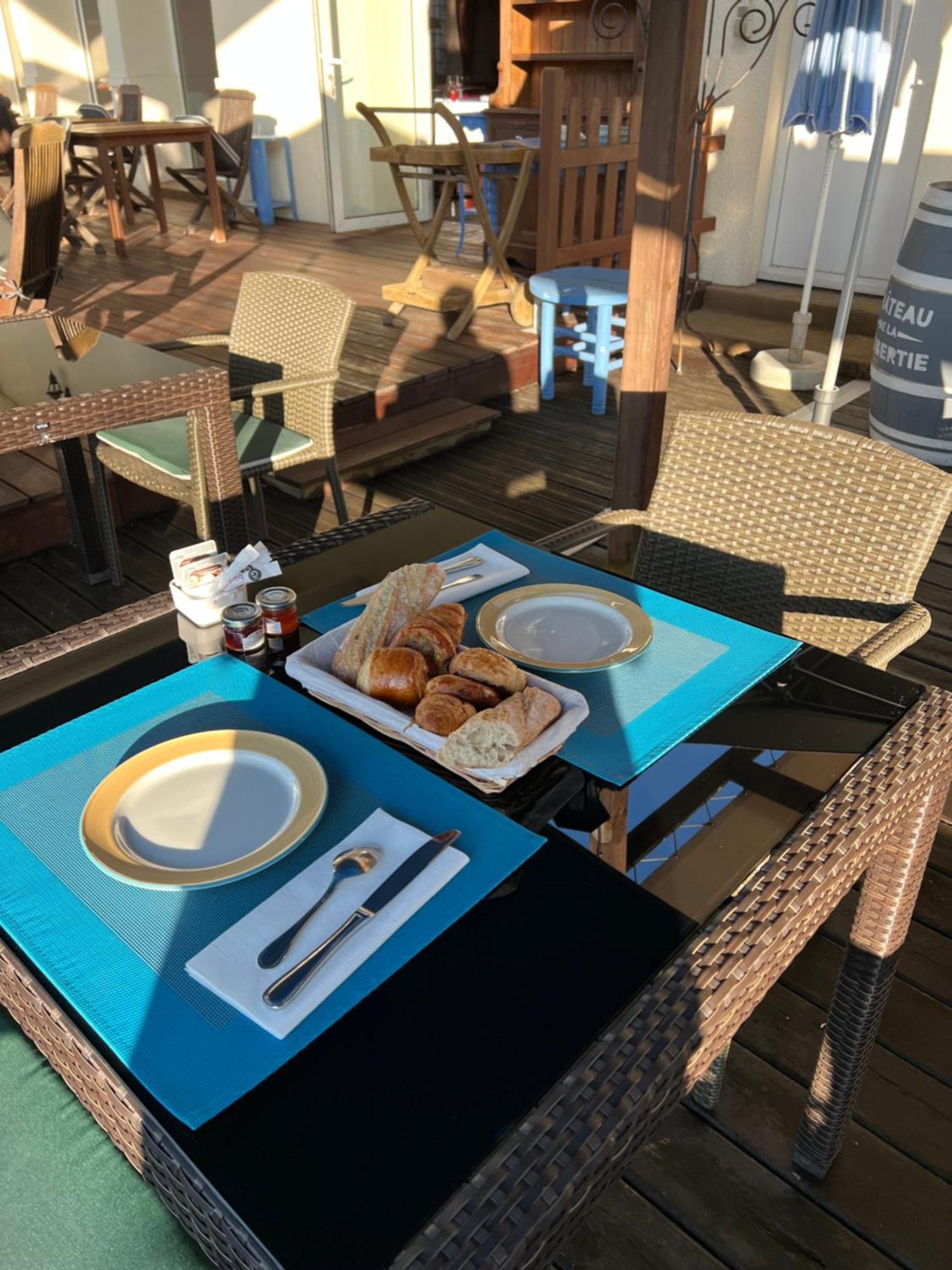 Logis Hotel-Restaurant Les Voyageurs La Coquille Zewnętrze zdjęcie
